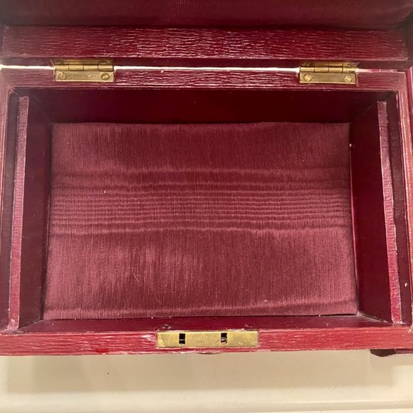 *NOT FOR SALE/SOLD* Jewelry Box, multi-coloured (9" L x 6" W x 3 1/2" H) - Picture 8 of 8